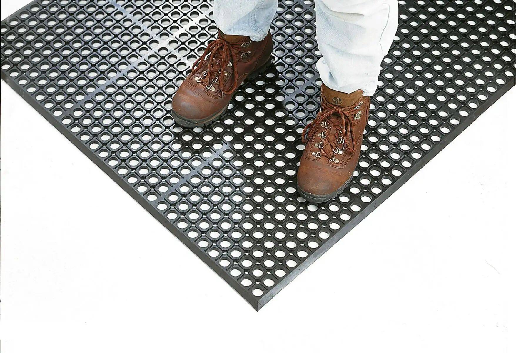 משטח דריכה לאזור רטוב משטח דריכה לאזור רטוב