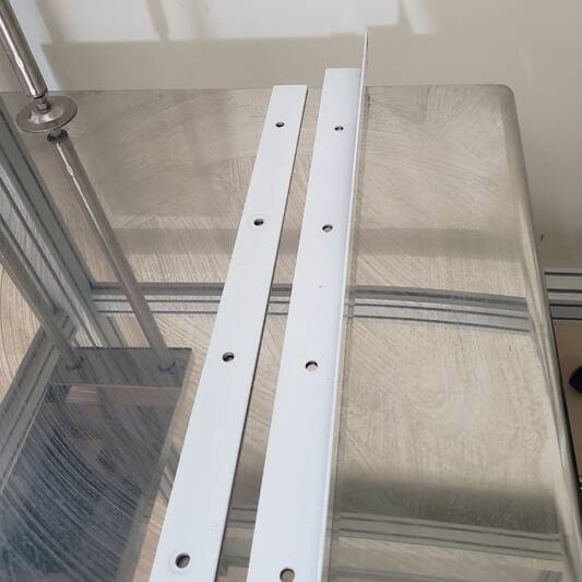 פרופיל לחיבור יריעת פי.וי.סי PVC -ל T BAR פרופיל לחיבור יריעת פי.וי.סי PVC -ל T BAR