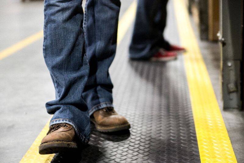 משטח דריכה נגד עייפות משטח דריכה נגד עייפות